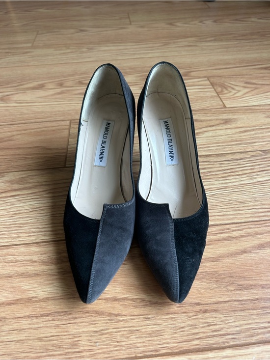 Manolo Blahnik Shoes - Manolo Blahnik Two-Tone Suede Pointed Toe Pumps Heels 37.5 / US 7.5